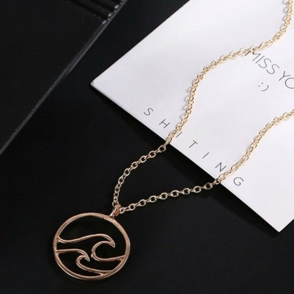 Gold Ocean Wave Circle Trendy Necklace Summer - Picture 3 of 3